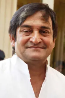 Mahesh Manjrekar como: Surya's Grandpa / Ajoba