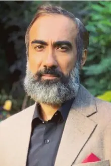 Ranvir Shorey como: Akash