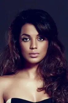 Mugdha Godse como: Meenaxi