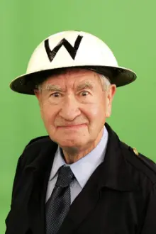 Bill Pertwee como: 