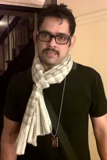 Vineet Sharma como: Tilak