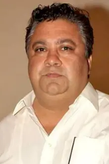 Manoj Pahwa como: Muslim Man