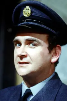 Tony Selby como: Frank Chapple