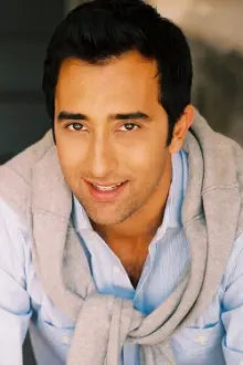 Rahul Khanna como: Shiv