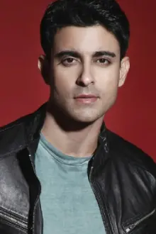 Gautam Rode como: Pawan Bisht