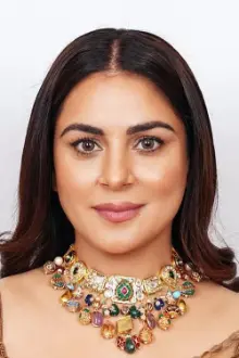 Shraddha Arya como: Tina