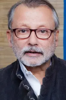 Pankaj Kapur como: Village Teacher