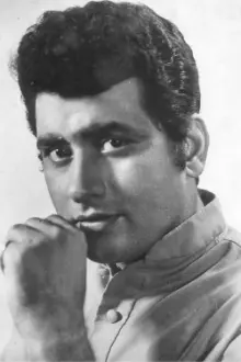 Manoj Kumar como: Arjun