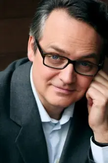 Charlie Higson como: Ele mesmo