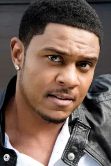 Pooch Hall como: Tre