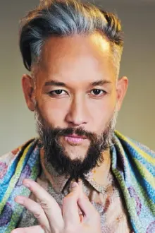 Kevin Stea como: Performer