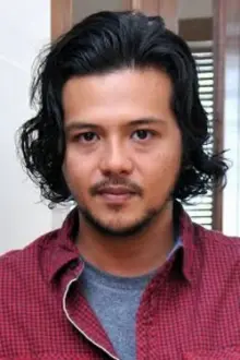 Ramon Y. Tungka como: Karwit