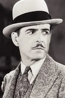 Lloyd Whitlock como: Frank Hayward