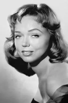 Yvette Vickers como: Daisy