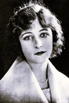 Mildred Harris como: Mary Dexter - the Little Daughter