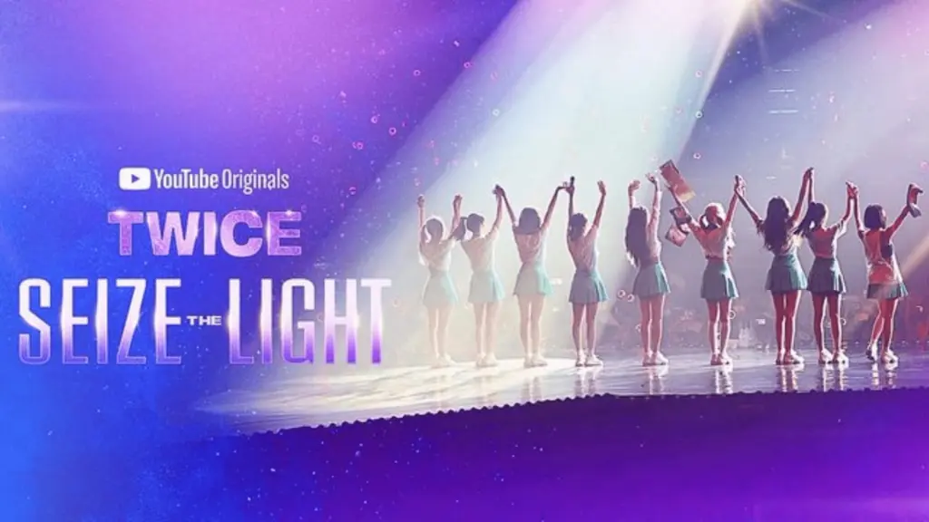 TWICE: Seize the Light