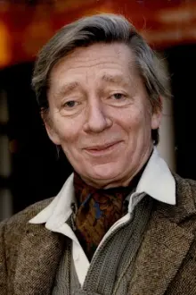 Jeremy Lloyd como: Prime Minister's Son