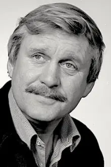 Sverre Holm como: Ole Berg