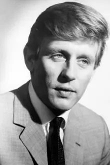 John Leyton como: Alan Falconer