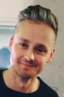 Tom Chaplin como: 