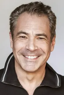 Gary Perez como: Julio