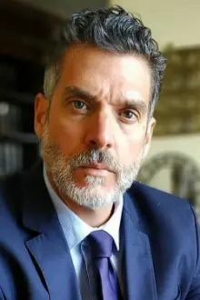 Javier Mora como: Antonio