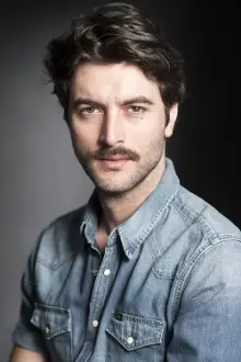 Javier Rey como: David Valentín