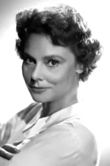 Irene Worth como: Mrs. Railton-Bell