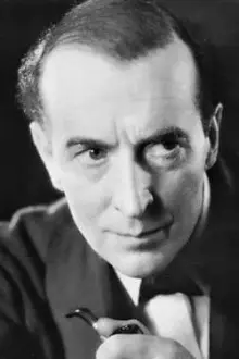 Arthur Wontner como: Sir Charles Wallington