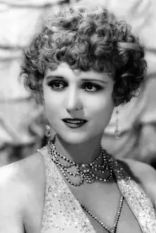 Jacqueline Gadsden como: May Lacy