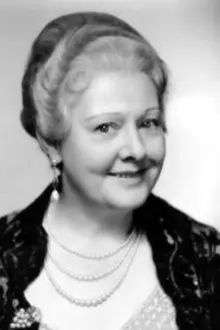 Cissy Fitzgerald como: Mme. Cayenne