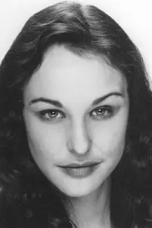 Phoebe Dollar como: Sophia