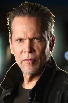 Stephen Quadros como: Golg