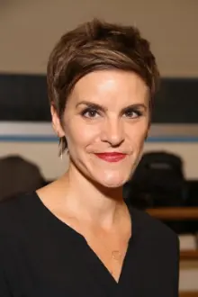 Jenn Colella como: Beverly / Annette / Others