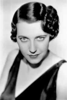 Mona Barrie como: Harriet Travers