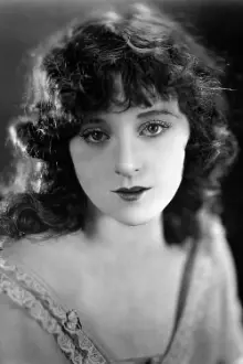 Jobyna Ralston como: Mary Hubbel