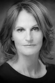 Gwyneth Strong como: Sadie Deedes