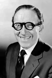 Arthur Askey como: Arthur King