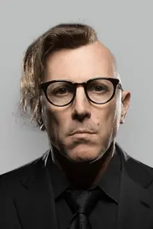 Maynard James Keenan como: Vocals