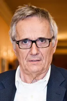 Marco Bellocchio como: Self - Director (segment "Discutiamo, discutiamo")