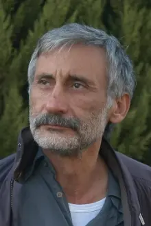 Muzaffer Özdemir como: Mahmut