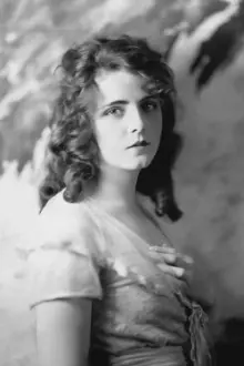 Olive Thomas como: Genevieve 'Ginger' King