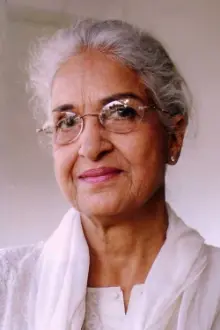 Kamini Kaushal como: Mrs. Saxena (Jai's mom)