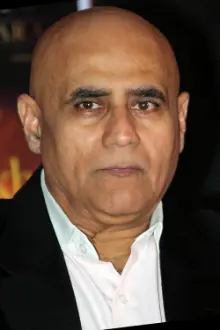 Puneet Issar como: Anand
