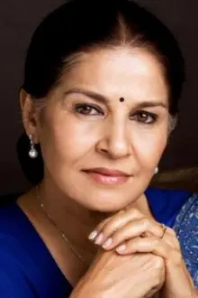 Suhasini Mulay como: Dr. Malhotra (Raj's mother)
