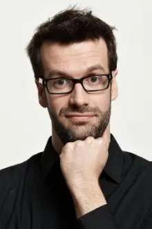 Marcus Brigstocke como: Ele mesmo