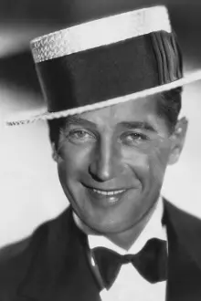 Maurice Chevalier como: Count Danilo