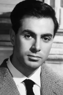 Antonio Cifariello como: Stefano