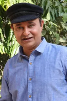 Jameel Khan como: Guru Maa