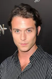 Chase Ryan Jeffery como: Eric